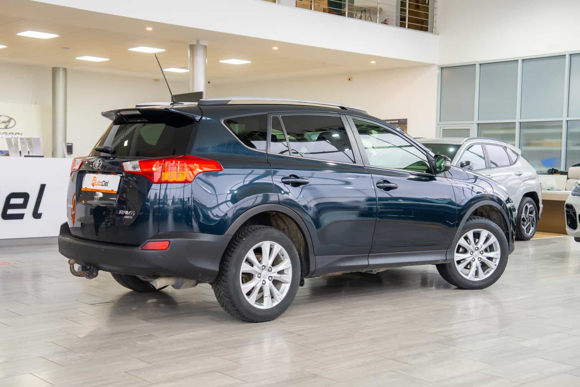 Toyota RAV4  - Imagine 8