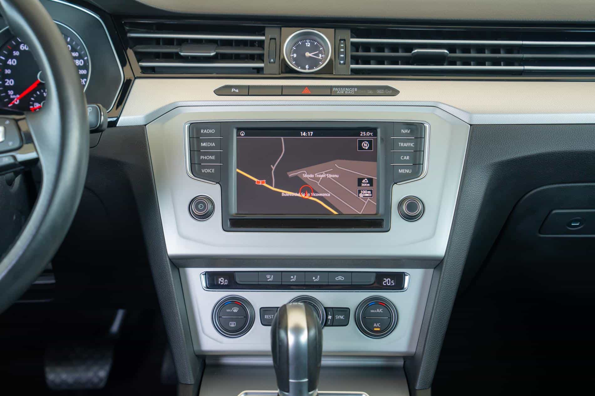 Volkswagen Passat Variant 2.0TDI DSG "Comfortline" - Imagine 13